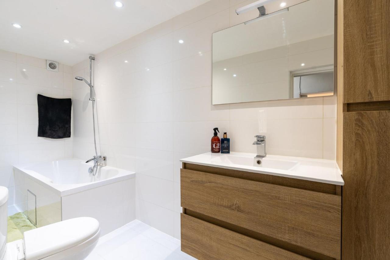 Large Room In House W Shared Kitchen & Bathroom W Free Parking Bluecard Antwerpen Exteriör bild
